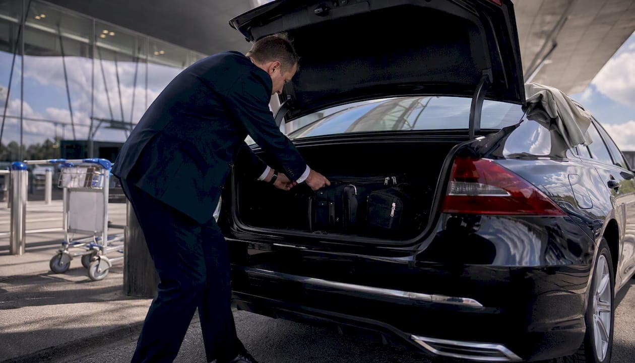 Executive Airport Transfer Reykjavik: Private Car Guide