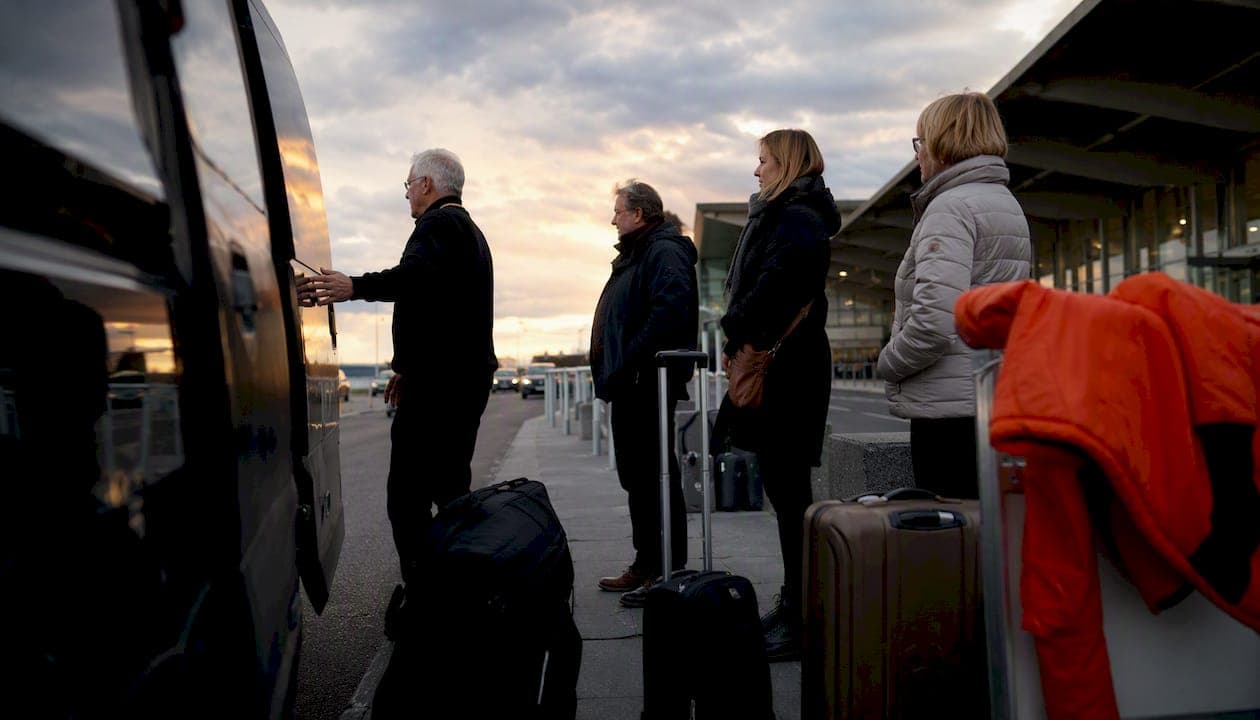 Minibus Transfer Reykjavik Airport: What Irish Travelers Should Book