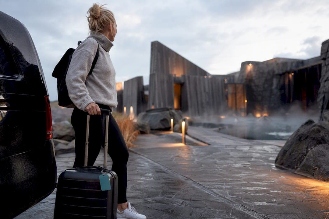 Budget ISK 2,500–3,300 One Way to Sky Lagoon: What Irish Travelers Should Know
