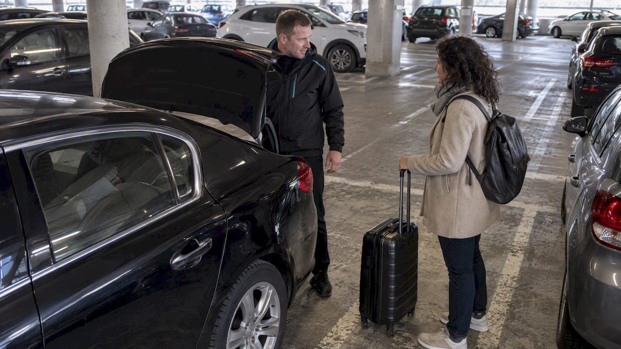 Meet Your Driver at Irish Airports: Avoid Forecourt Fines